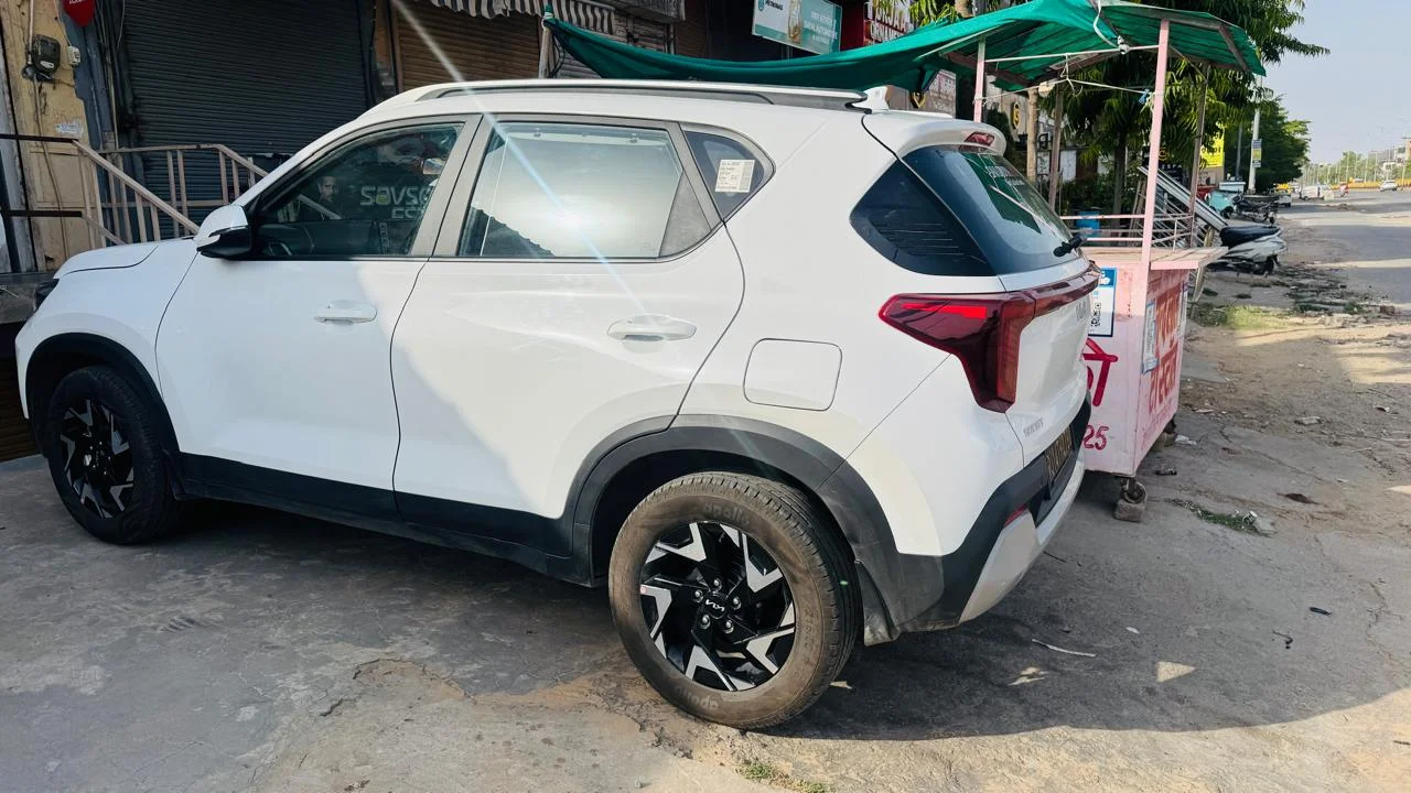 Kia Sonet Htk plus — car rental in Jaipur, photo 5 of 5