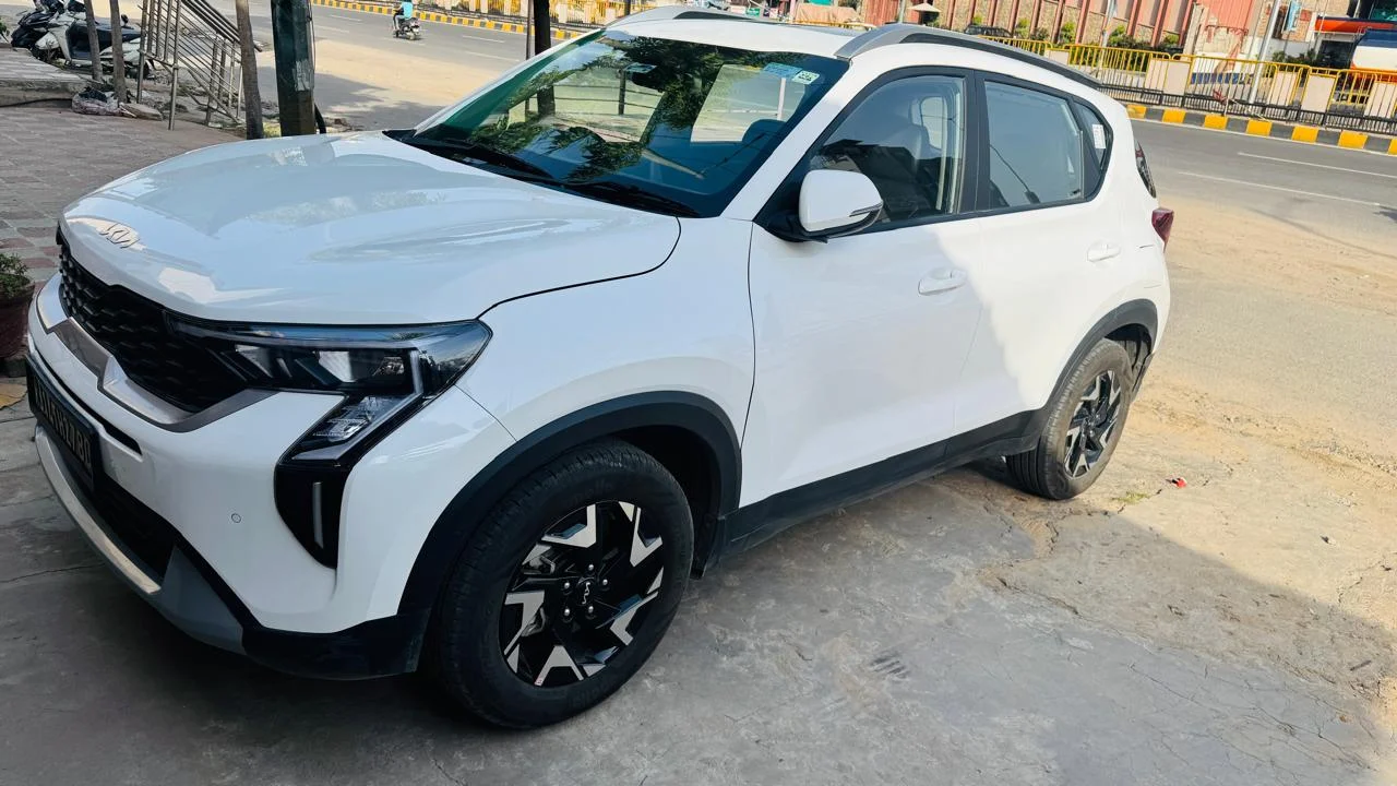 Kia Sonet Htk plus — car rental in Jaipur, photo 1 of 5